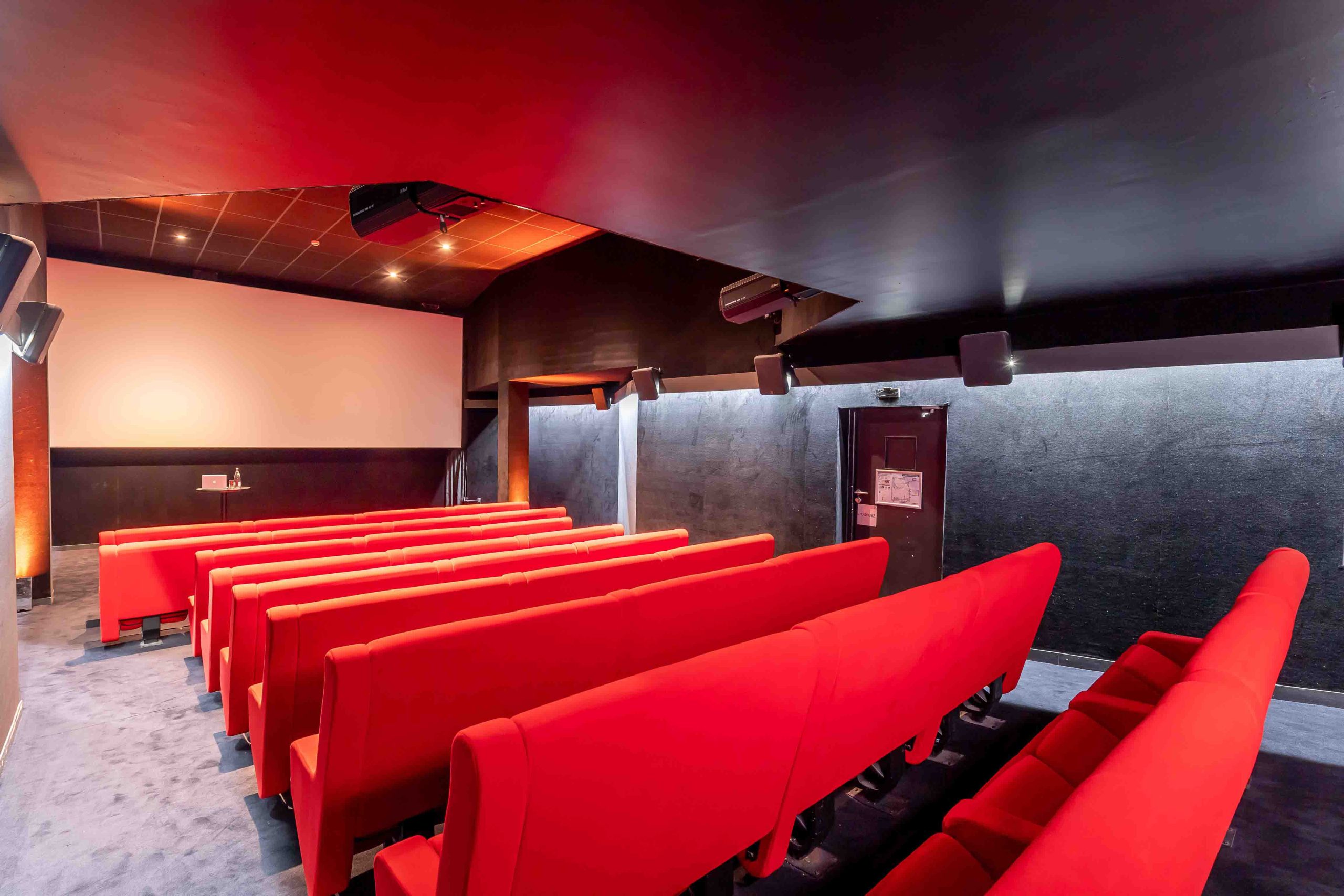 YOYO_Madame cinema_Empty room