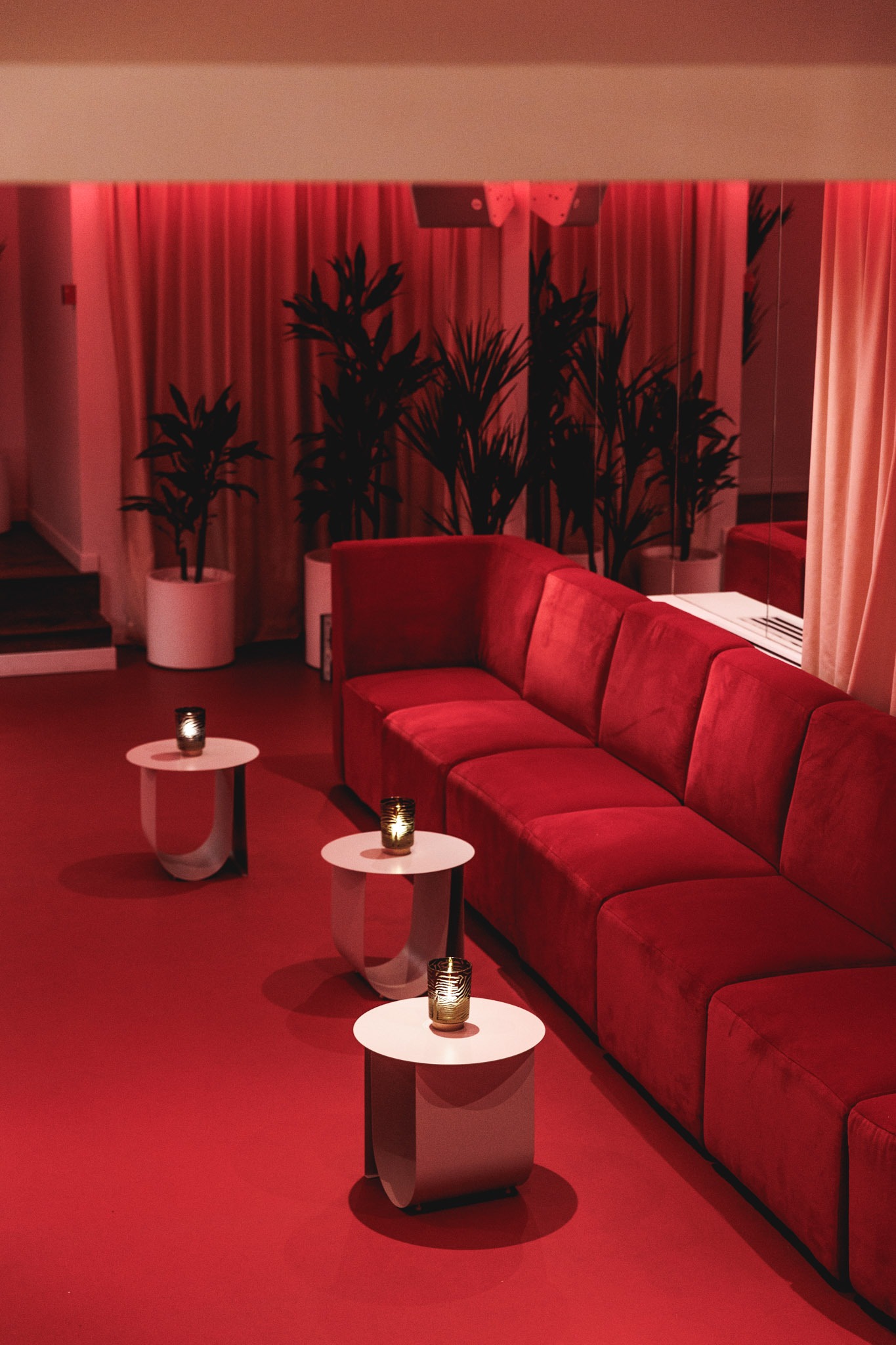 Studio Nellcote red sofas