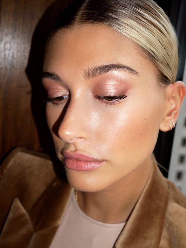 Make Up Pour Un Mariage : Hailey Bieber Source D'inspiration Make up pour un mariage : hailey bieber source d'inspiration